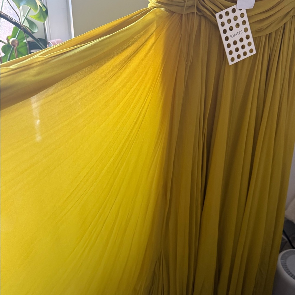 Elegant Yellow Maxi Dress - Picture 3 of 8